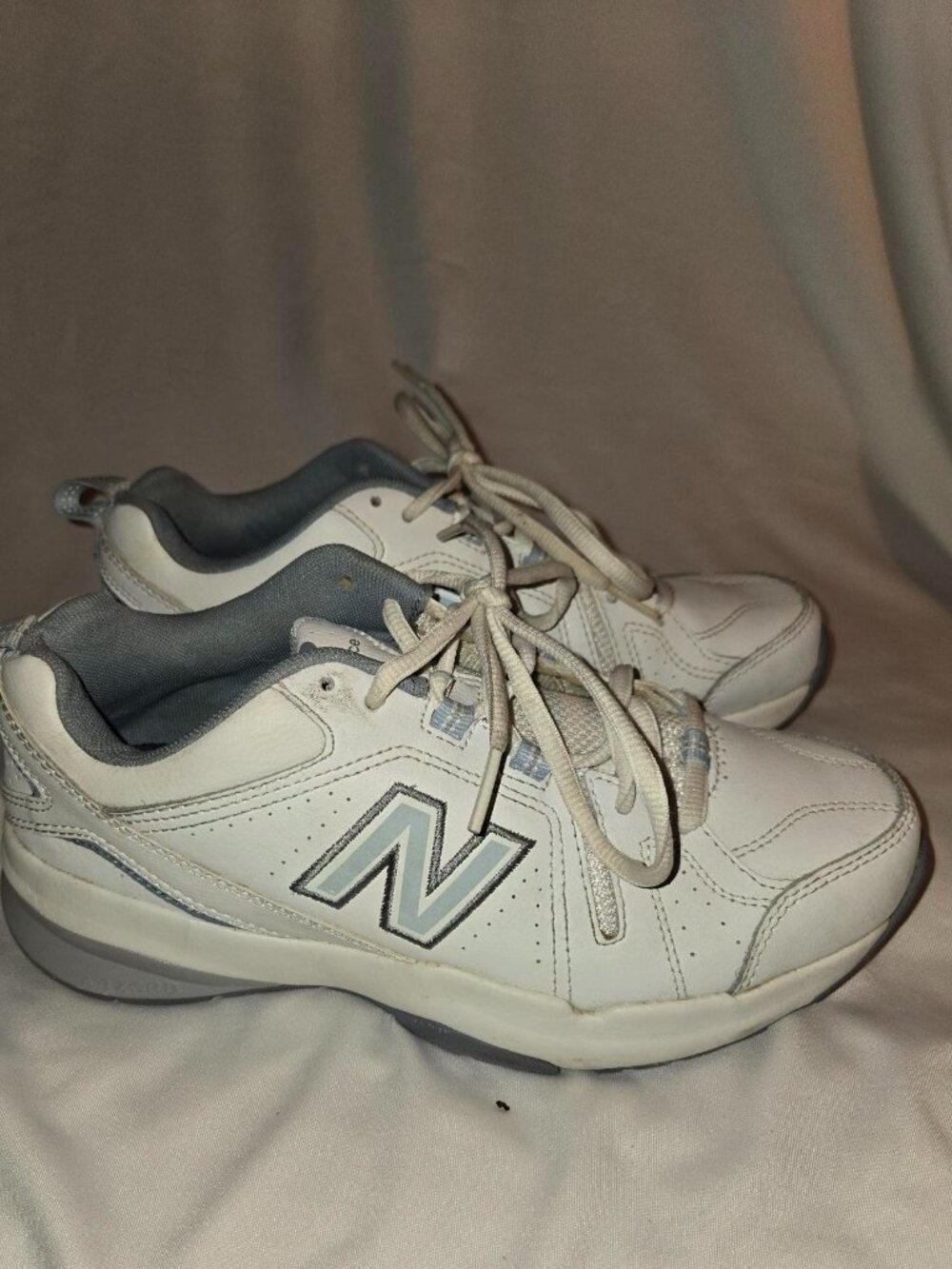 nce 608 V5 Sneakers Womens 7.5 B White Blue Leather Cross Trainers Shoes